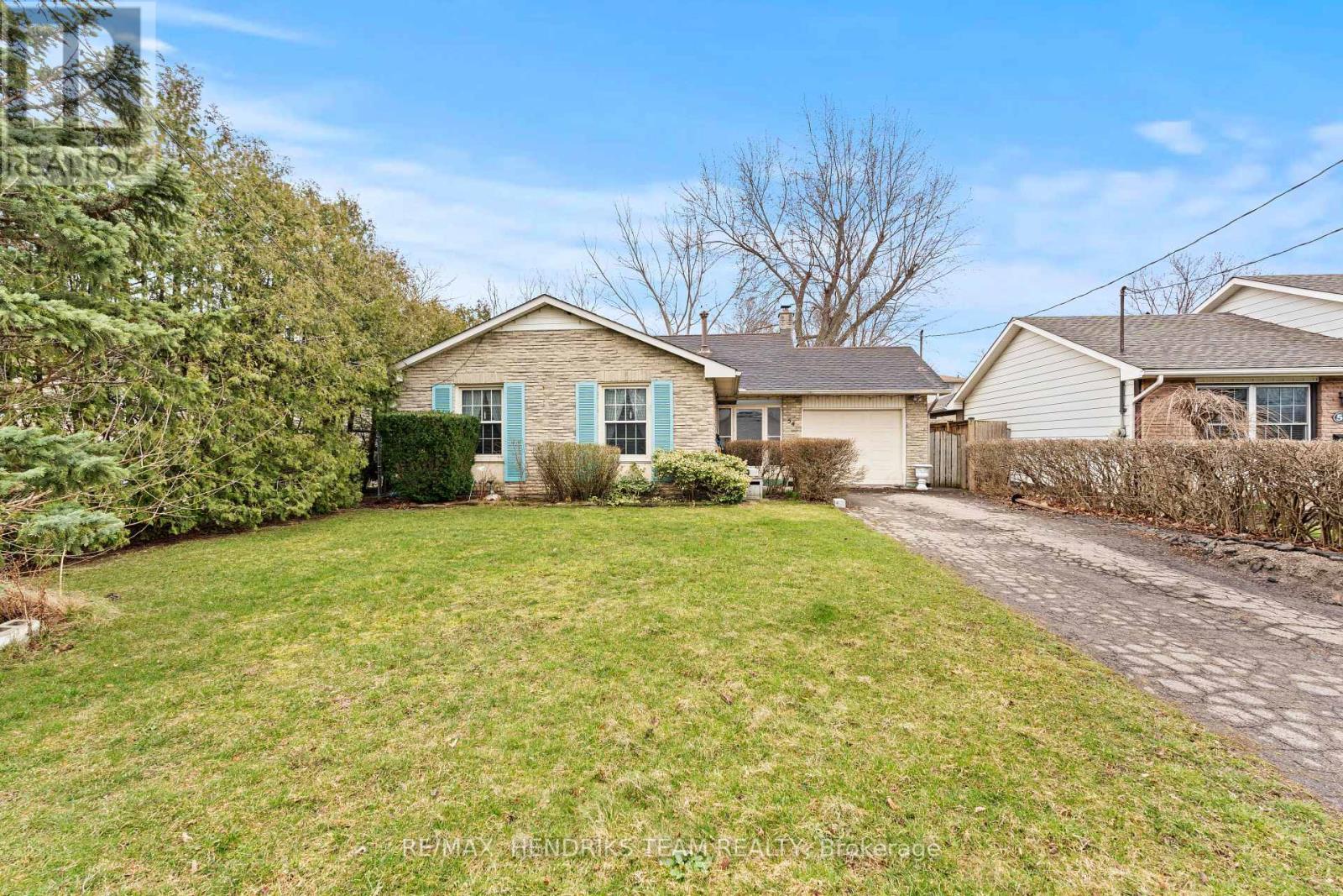 54 Grove Avenue, St. Catharines, Ontario  L2P 1E1 - Photo 4 - X12917074