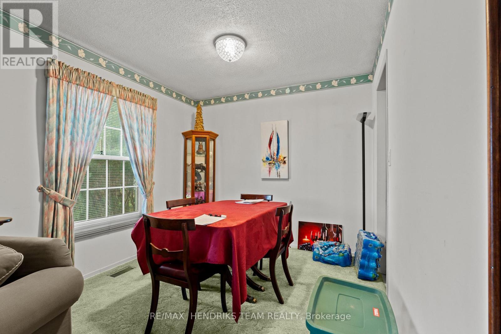 54 Grove Avenue, St. Catharines, Ontario  L2P 1E1 - Photo 9 - X12917074