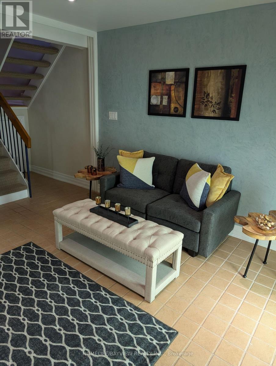 18 - 18 Oaken Gate Way, Toronto, Ontario  M2P 2A1 - Photo 5 - C12917130