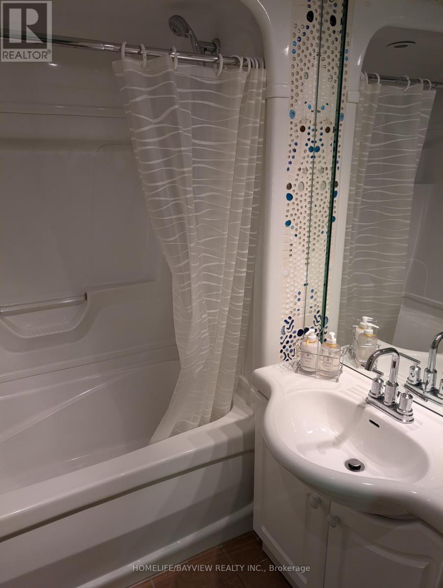 18 - 18 Oaken Gate Way, Toronto, Ontario  M2P 2A1 - Photo 9 - C12917130