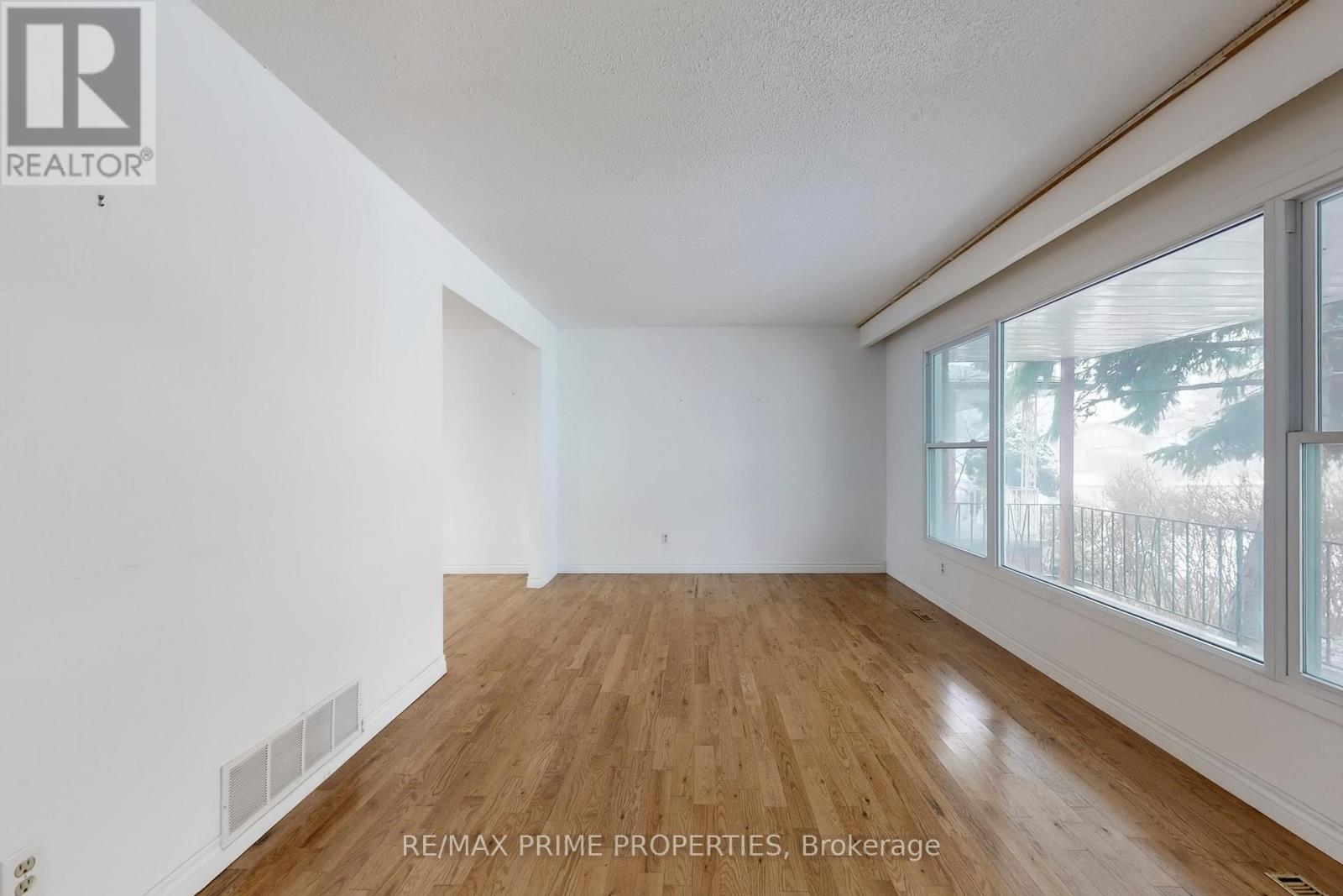 37 Lawnmere Crescent, Toronto, Ontario  M1S 2T1 - Photo 4 - E12917068