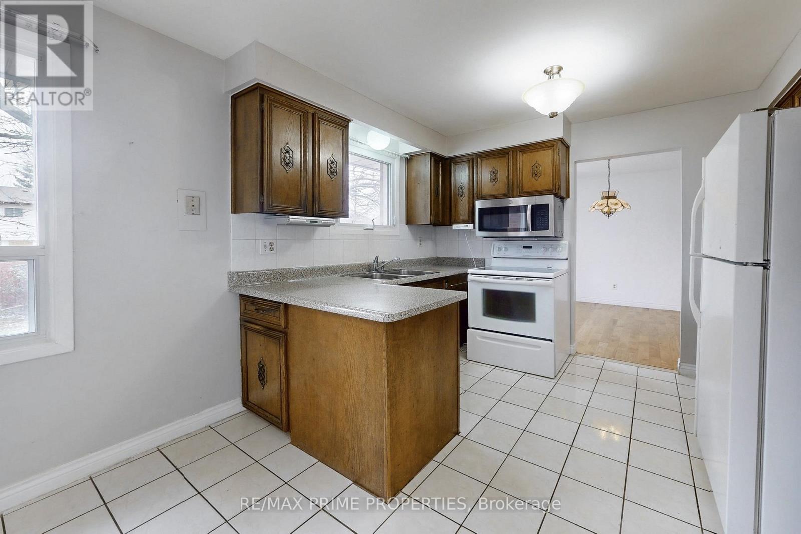 37 Lawnmere Crescent, Toronto, Ontario  M1S 2T1 - Photo 8 - E12917068