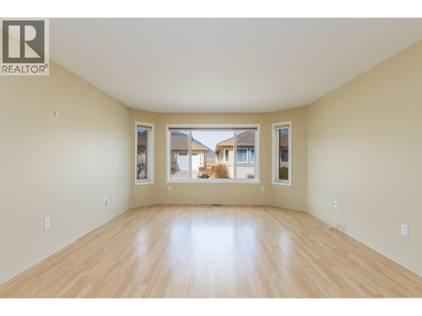 111 Harbourfront Drive Nw Unit# 14, Salmon Arm, British Columbia  V1E 1A3 - Photo 5 - 10370716