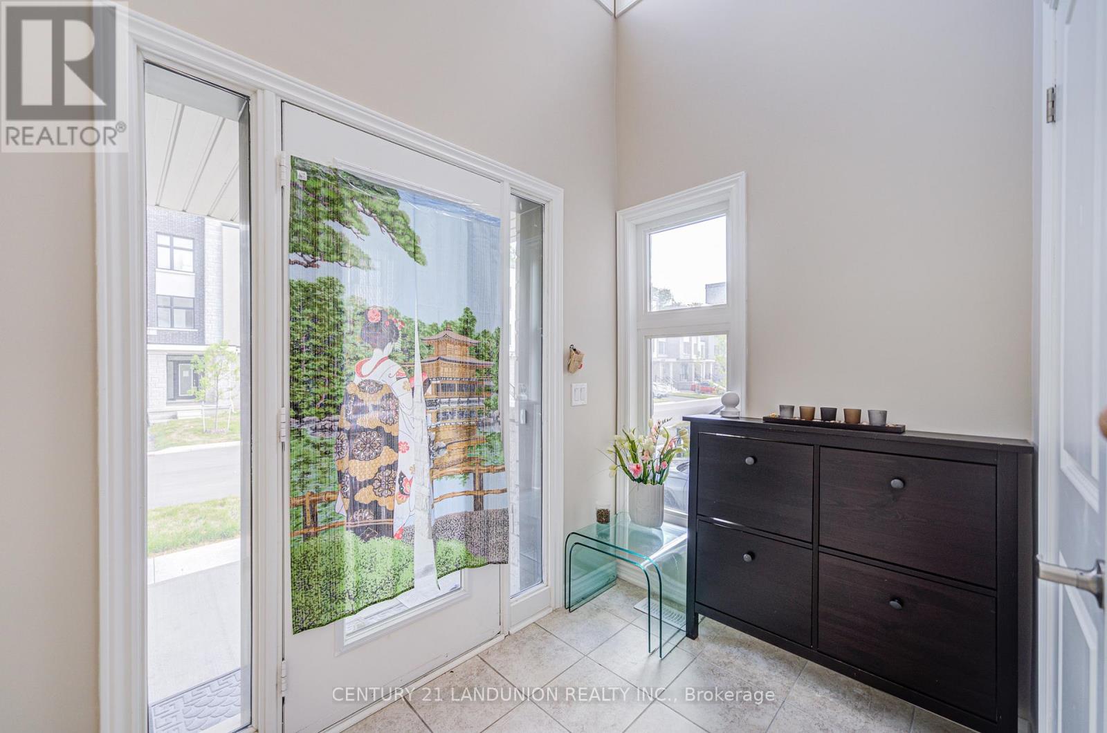 65 Puisaya Drive, Richmond Hill, Ontario  L4E 1L2 - Photo 3 - N12917056