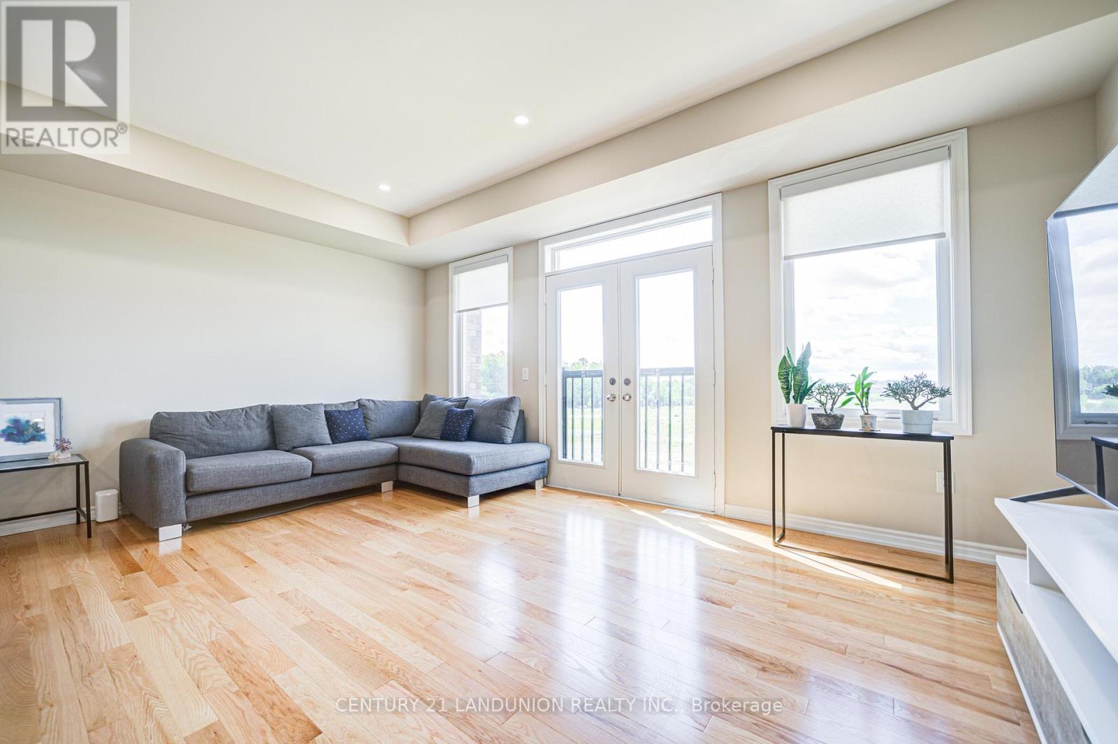 65 Puisaya Drive, Richmond Hill, Ontario  L4E 1L2 - Photo 5 - N12917056