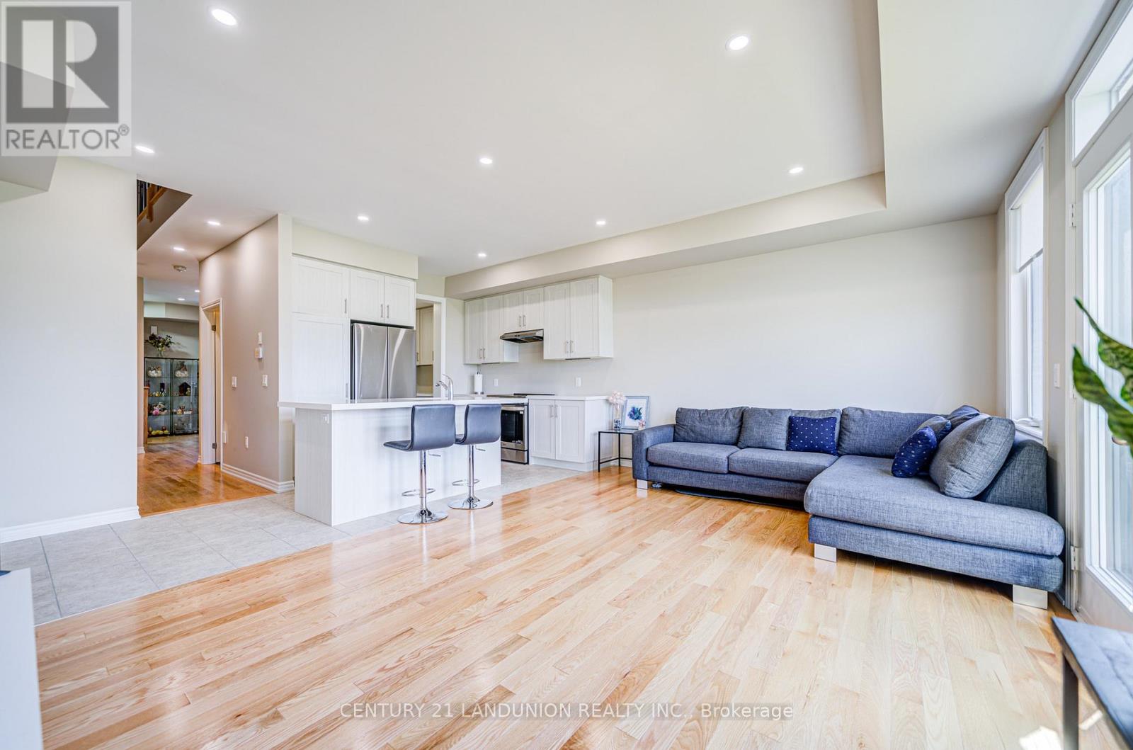 65 Puisaya Drive, Richmond Hill, Ontario  L4E 1L2 - Photo 6 - N12917056