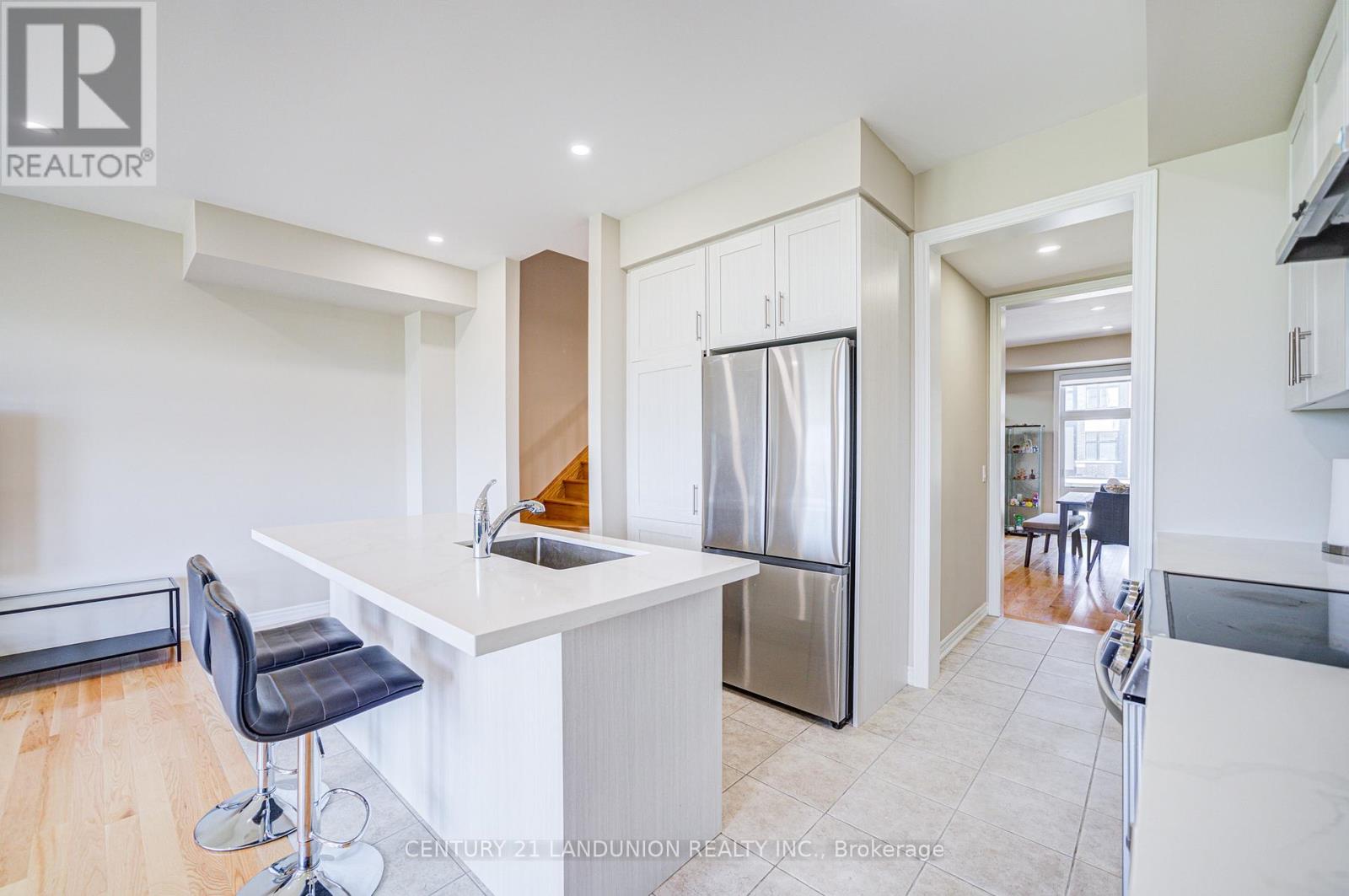 65 Puisaya Drive, Richmond Hill, Ontario  L4E 1L2 - Photo 9 - N12917056