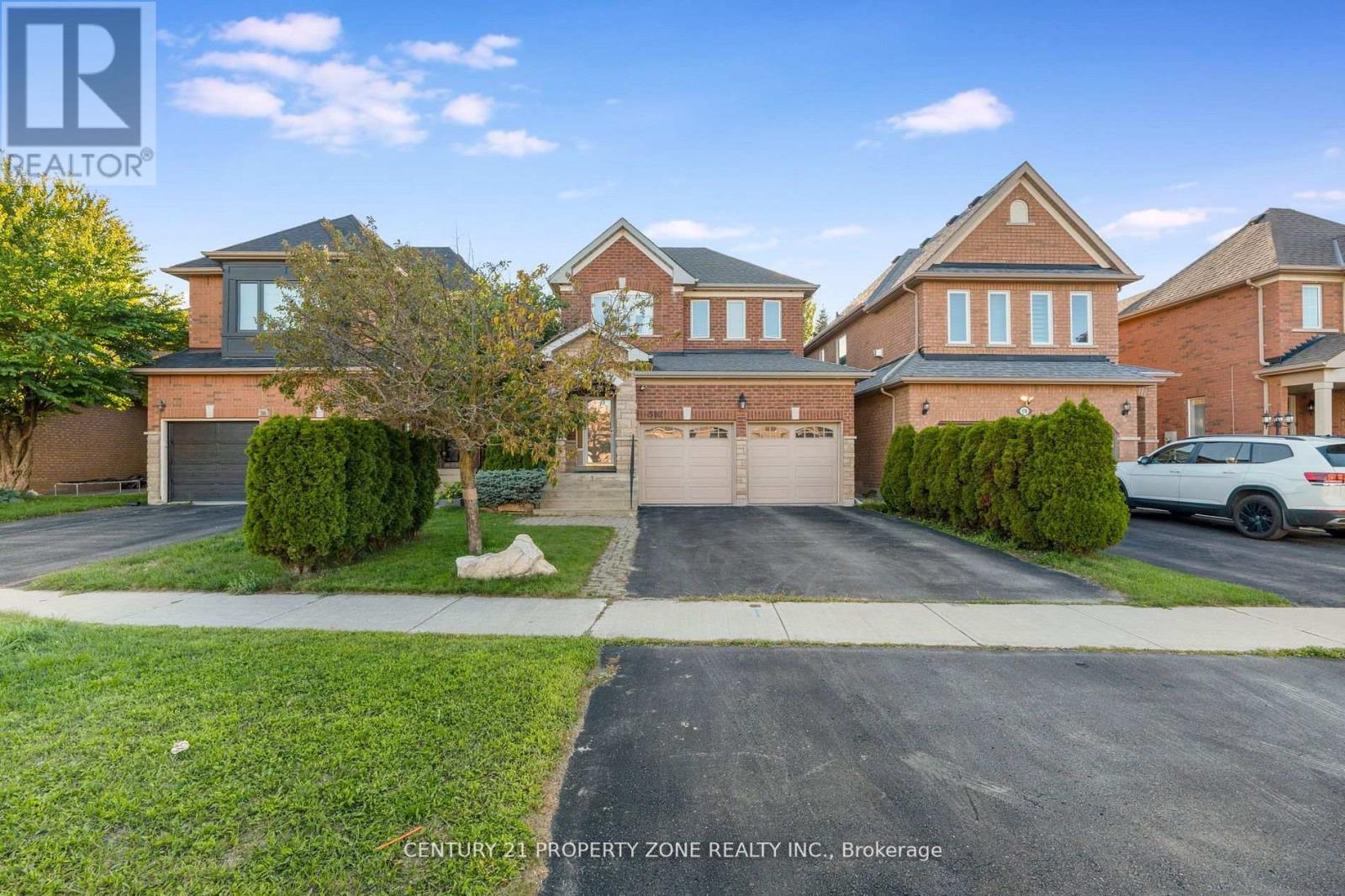 582 PLANTATION GATE, Newmarket, Ontario