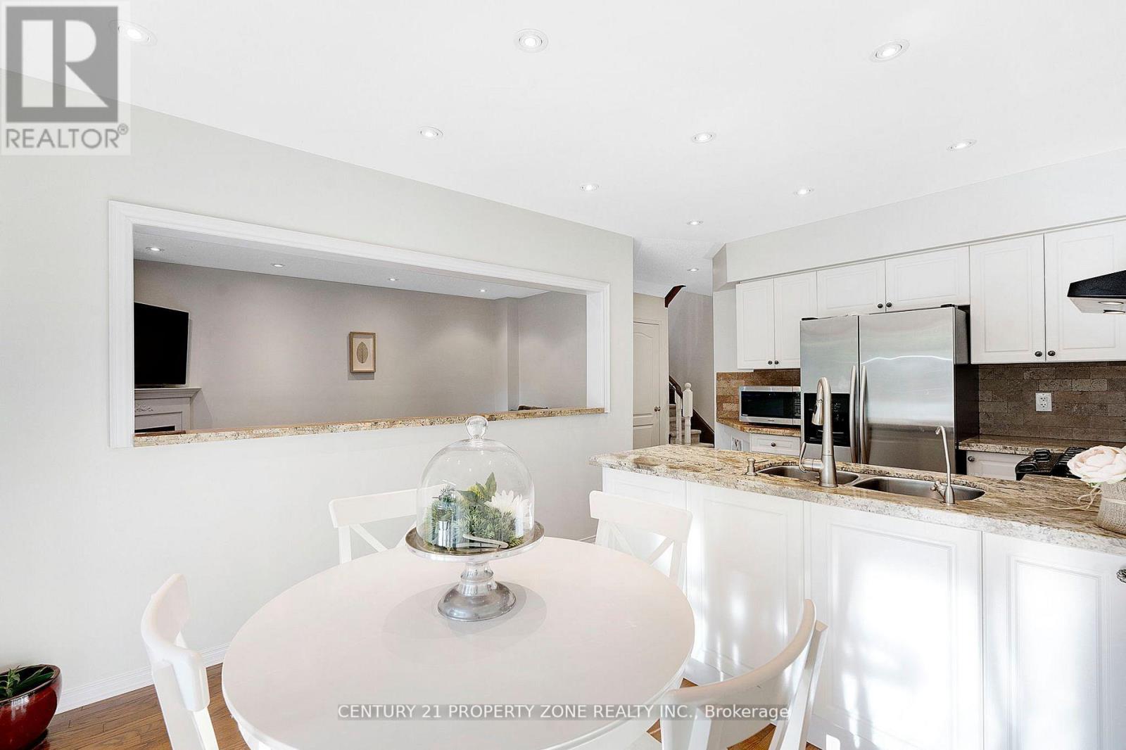 582 Plantation Gate, Newmarket, Ontario  L3X 2C2 - Photo 11 - N12917082