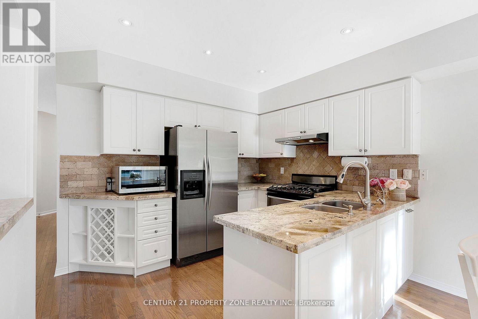 582 Plantation Gate, Newmarket, Ontario  L3X 2C2 - Photo 12 - N12917082