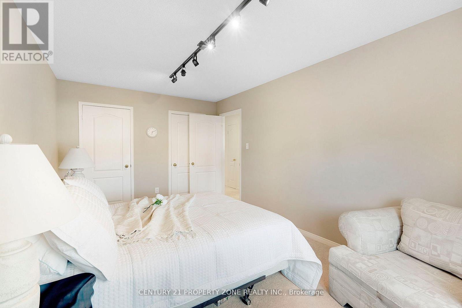 582 Plantation Gate, Newmarket, Ontario  L3X 2C2 - Photo 25 - N12917082