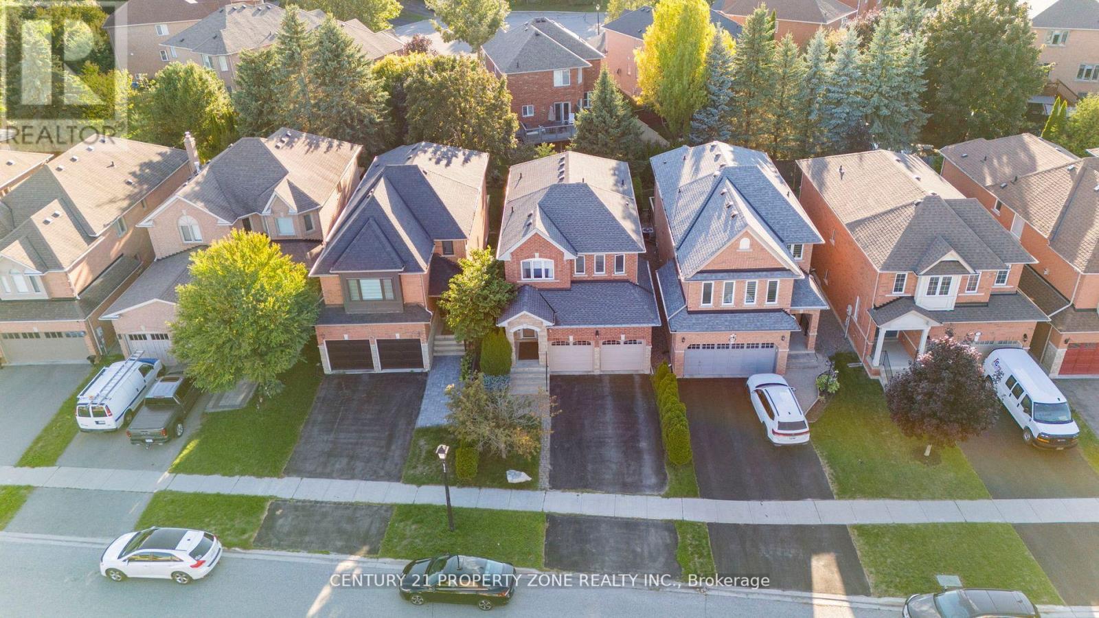 582 Plantation Gate, Newmarket, Ontario  L3X 2C2 - Photo 4 - N12917082