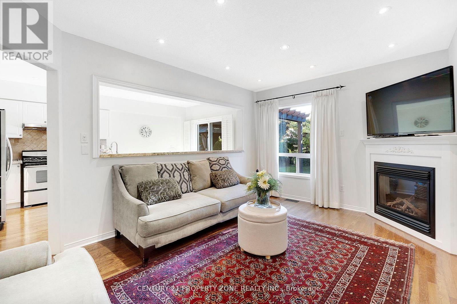 582 Plantation Gate, Newmarket, Ontario  L3X 2C2 - Photo 6 - N12917082