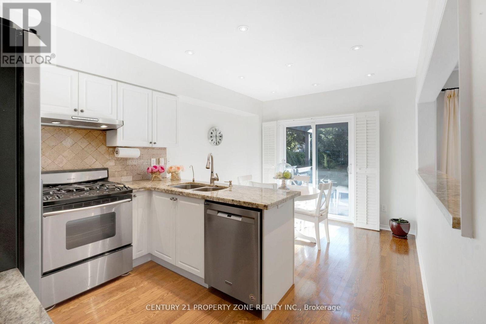 582 Plantation Gate, Newmarket, Ontario  L3X 2C2 - Photo 9 - N12917082