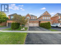582 PLANTATION GATE, Newmarket, Ontario