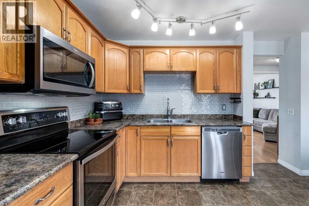 955 Erin Woods Drive Se, Calgary, Alberta  T2B 2W4 - Photo 8 - A2292866