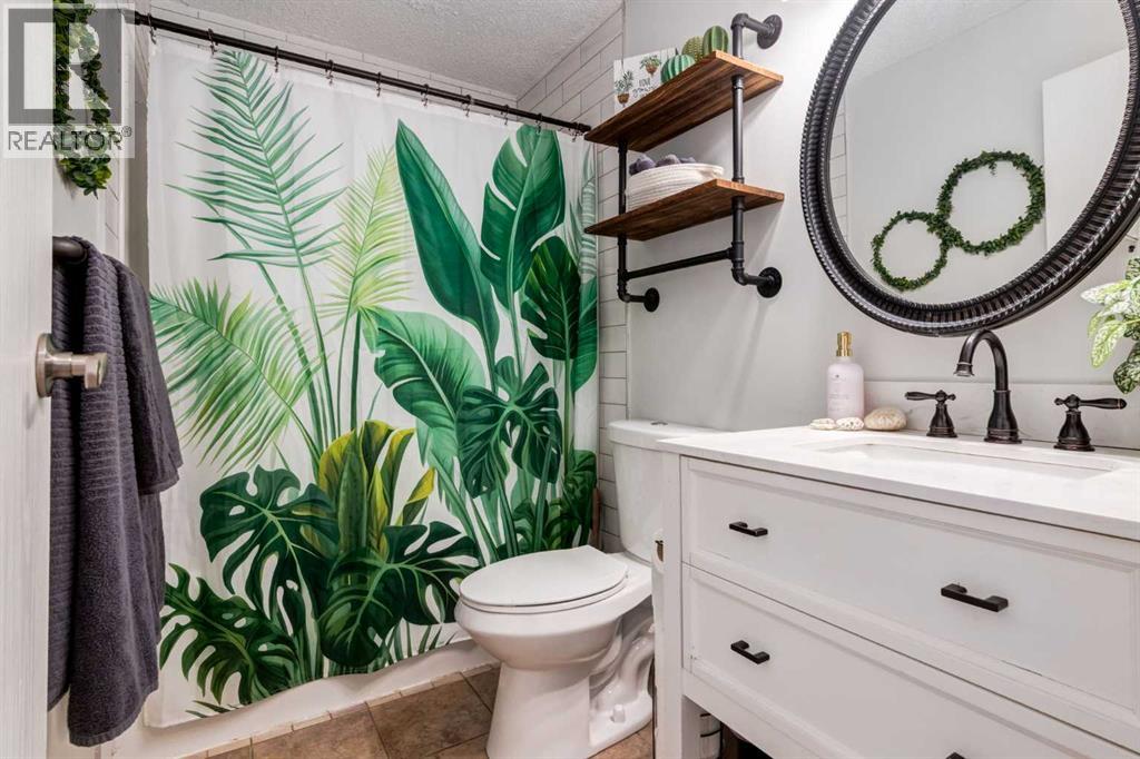 955 Erin Woods Drive Se, Calgary, Alberta  T2B 2W4 - Photo 18 - A2292866