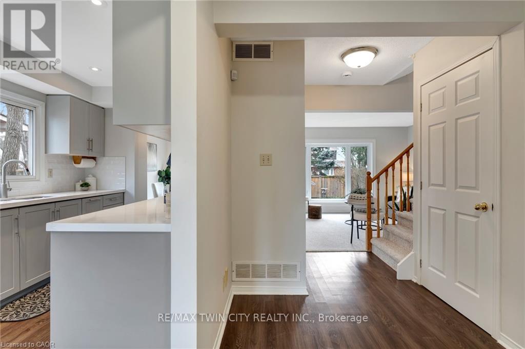 2427 Headon Forest Drive, Burlington, Ontario  L7M 3K7 - Photo 6 - W12917038