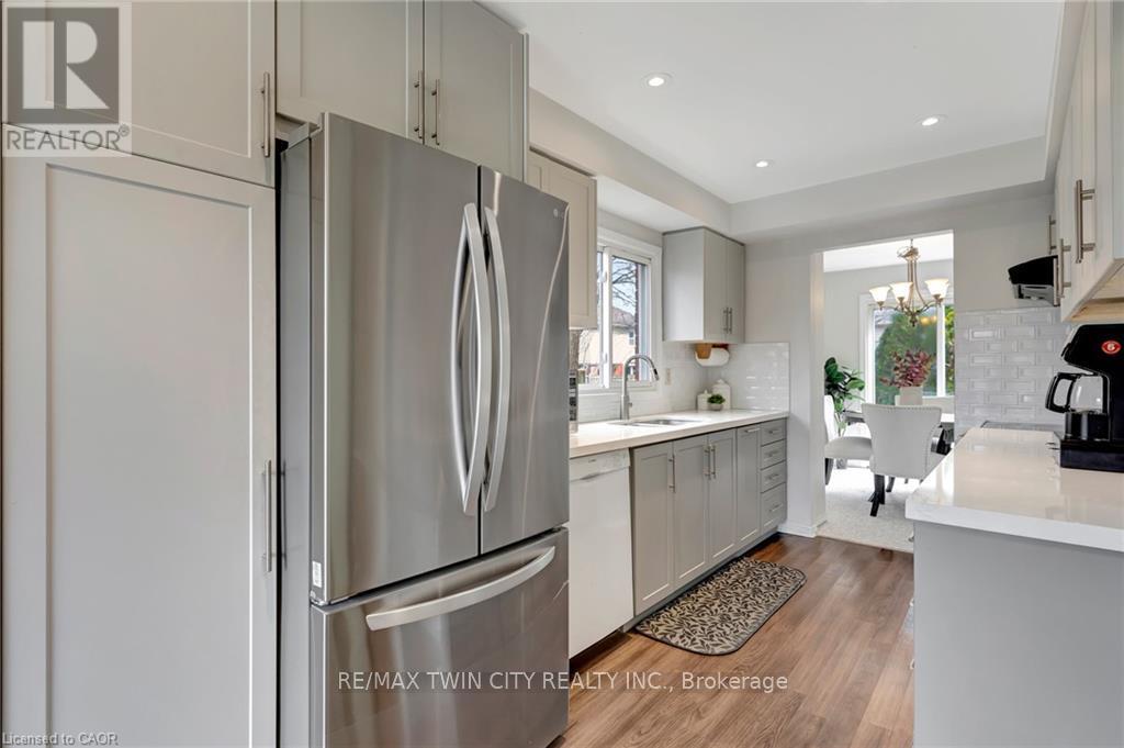 2427 Headon Forest Drive, Burlington, Ontario  L7M 3K7 - Photo 9 - W12917038