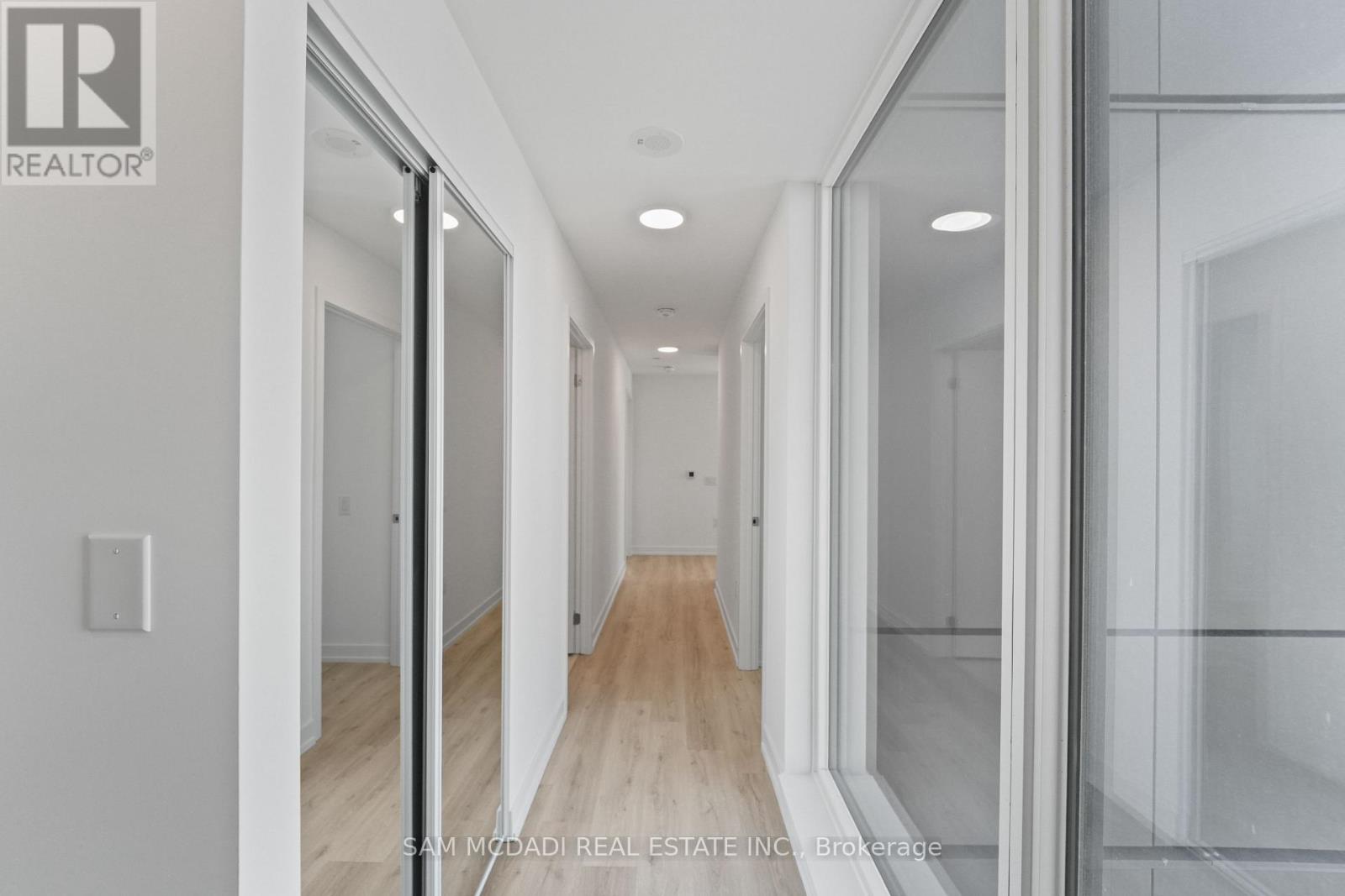 3703 - 395 Square One Drive, Mississauga, Ontario  L5B 0P6 - Photo 19 - W12917080