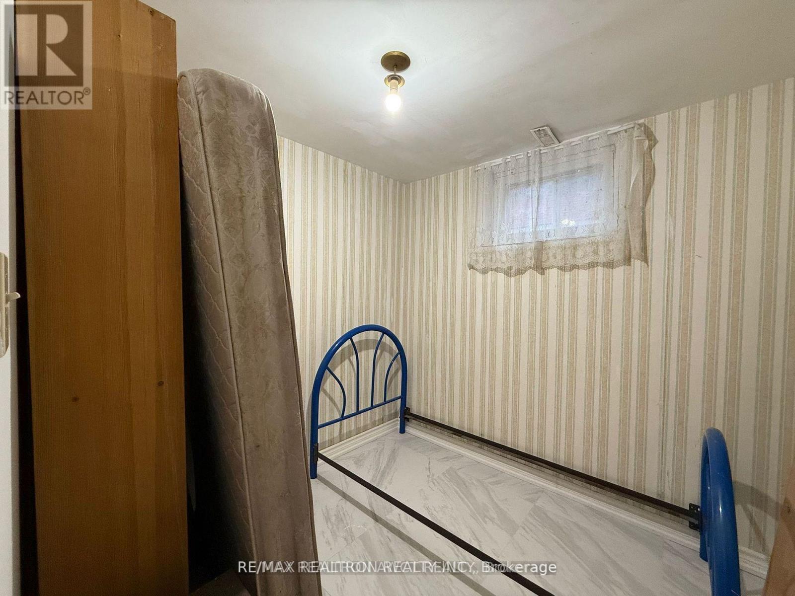 61 Wilmont Drive, Toronto, Ontario  M3N 1N5 - Photo 5 - W12917106