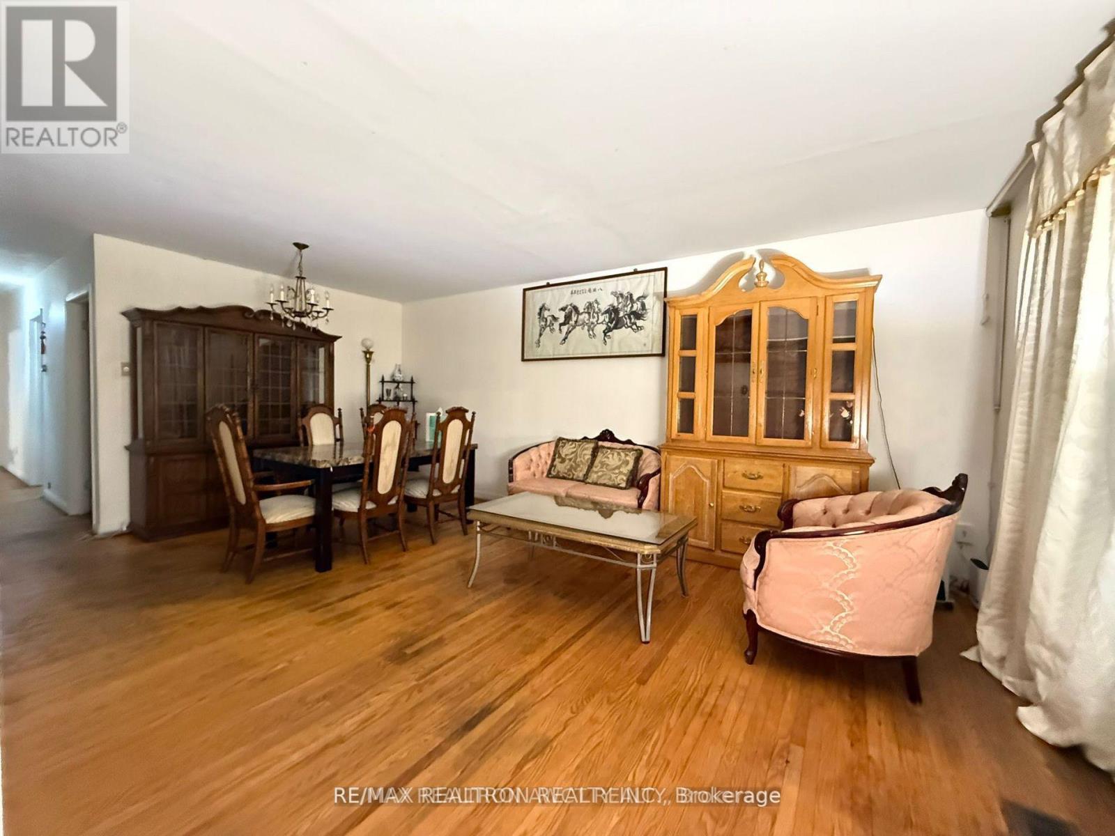 61 Wilmont Drive, Toronto, Ontario  M3N 1N5 - Photo 8 - W12917106