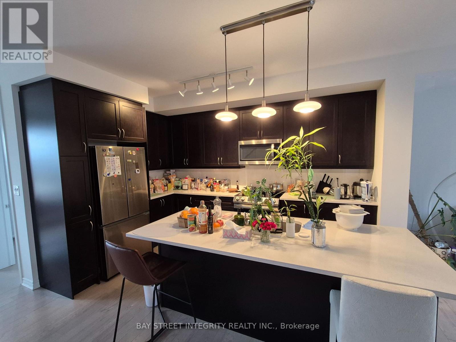 1395 Shevchenko Boulevard, Oakville, Ontario  L6M 5P3 - Photo 2 - W12917108