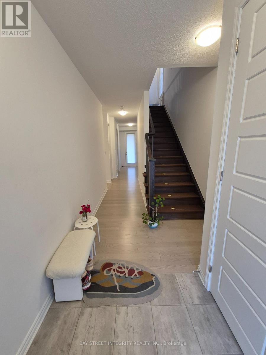 1395 Shevchenko Boulevard, Oakville, Ontario  L6M 5P3 - Photo 3 - W12917108