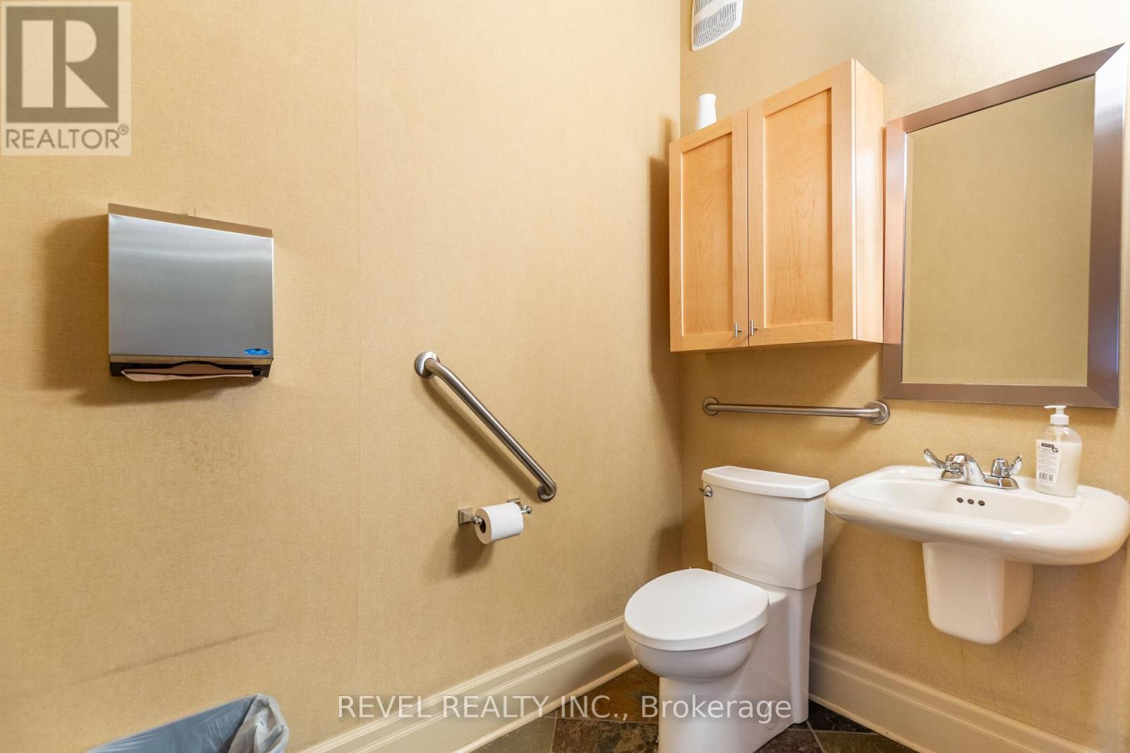 21 Bold Street, Hamilton, Ontario  L8P 1T3 - Photo 10 - X12917044