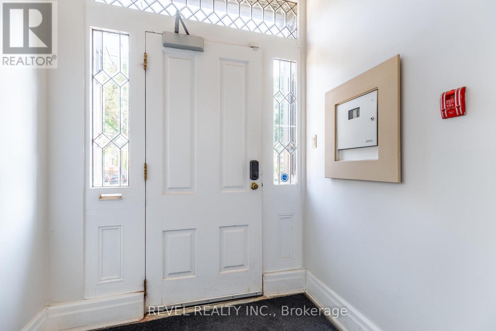 21 Bold Street, Hamilton, Ontario  L8P 1T3 - Photo 3 - X12917044