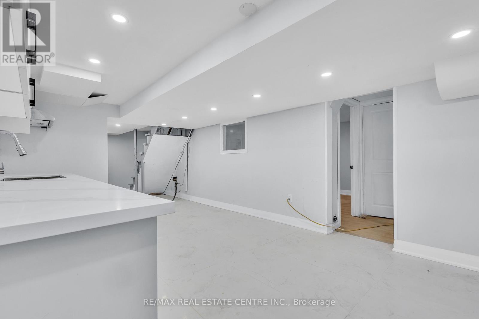 84 Avalon Place, Kitchener, Ontario  N2M 4N7 - Photo 25 - X12917054