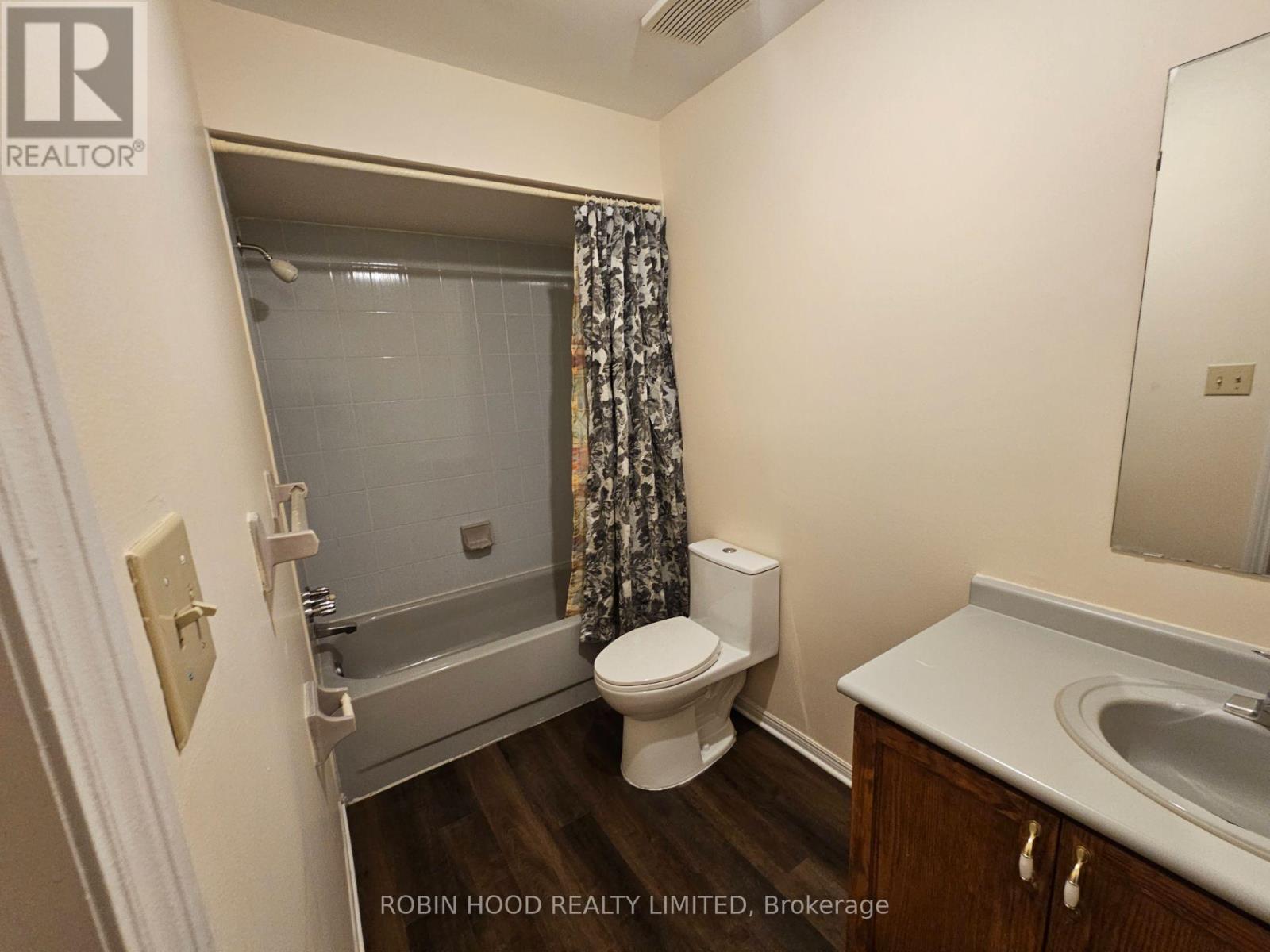 21 - 26 Moss Boulevard, Hamilton, Ontario  L9H 6W7 - Photo 12 - X12917066