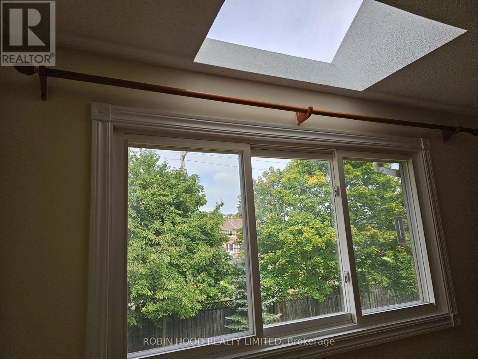 21 - 26 Moss Boulevard, Hamilton, Ontario  L9H 6W7 - Photo 5 - X12917066