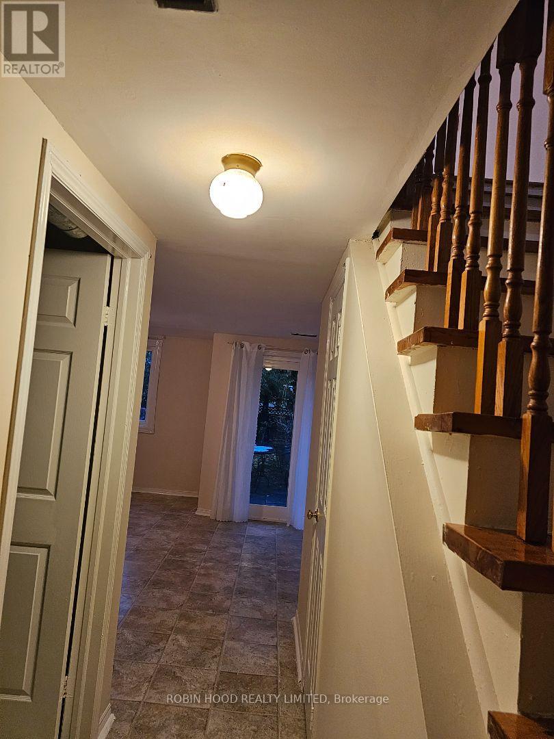 21 - 26 Moss Boulevard, Hamilton, Ontario  L9H 6W7 - Photo 8 - X12917066