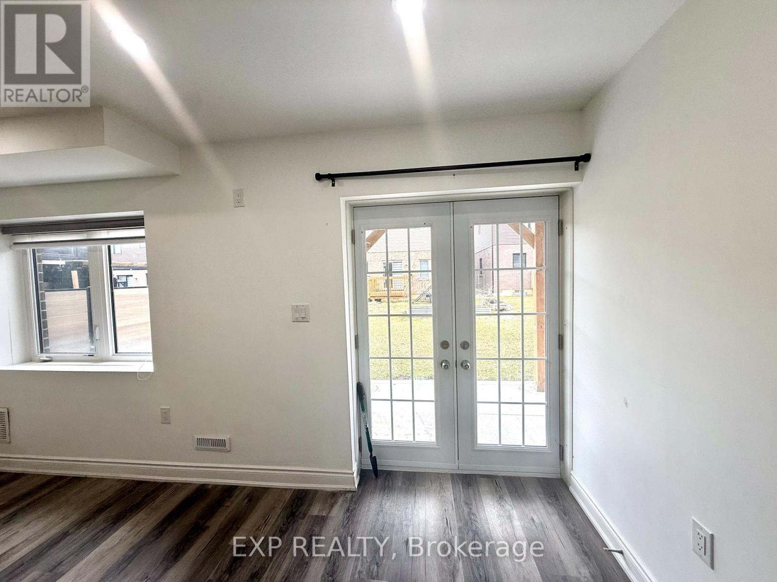 11 Flagg Avenue, Brant, Ontario  N3L 0K2 - Photo 5 - X12917122