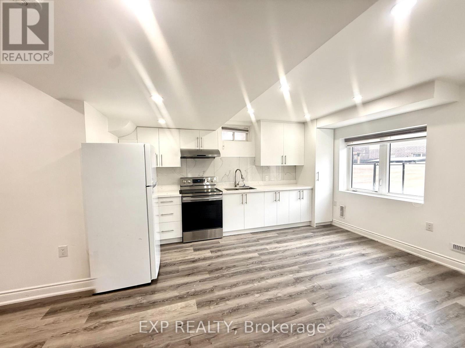 11 Flagg Avenue, Brant, Ontario  N3L 0K2 - Photo 6 - X12917122