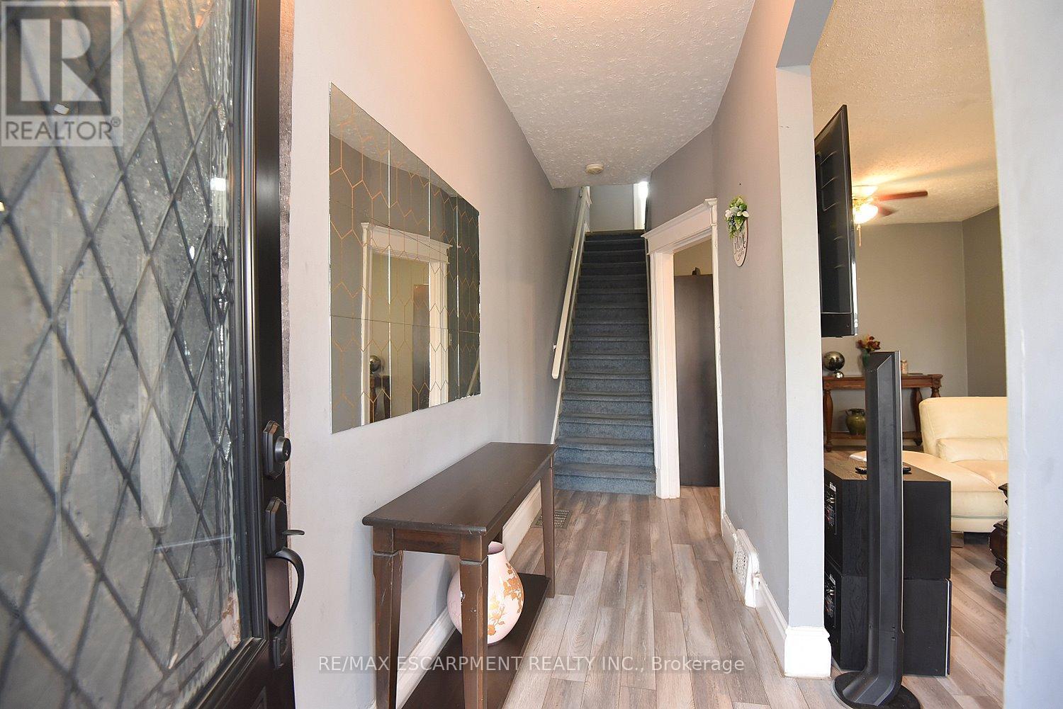 56 Kinrade Avenue, Hamilton, Ontario  L8L 6L6 - Photo 4 - X12917126