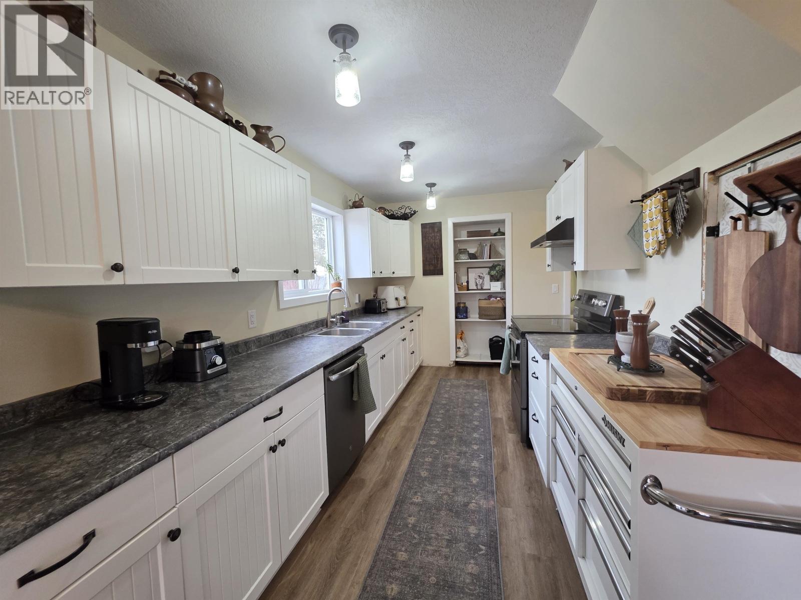 341 W 2nd Street, Vanderhoof, British Columbia  V0J 3A0 - Photo 6 - R3103022