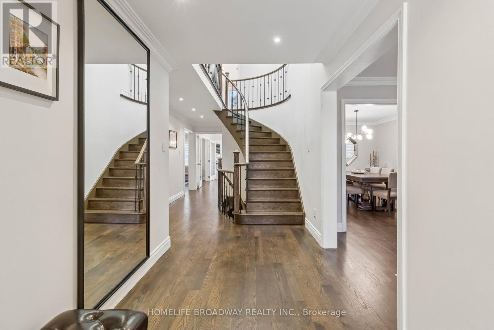 17 Garview Court, Vaughan, Ontario  L4L 8N7 - Photo 4 - N12915836