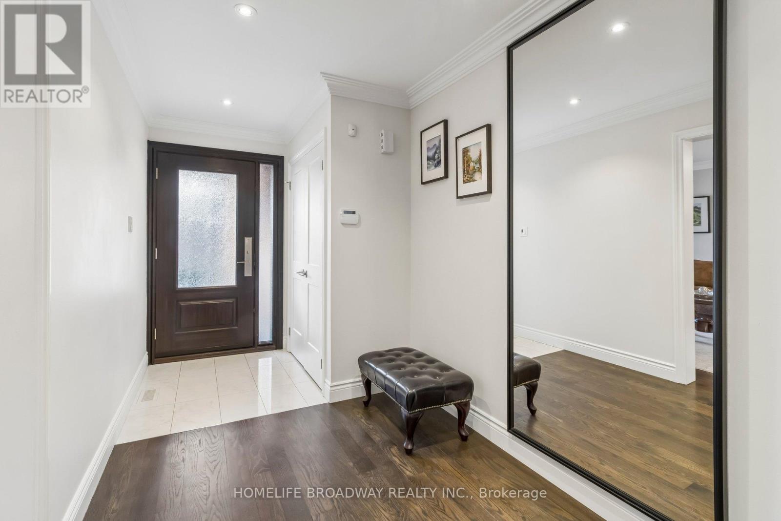 17 Garview Court, Vaughan, Ontario  L4L 8N7 - Photo 5 - N12915836