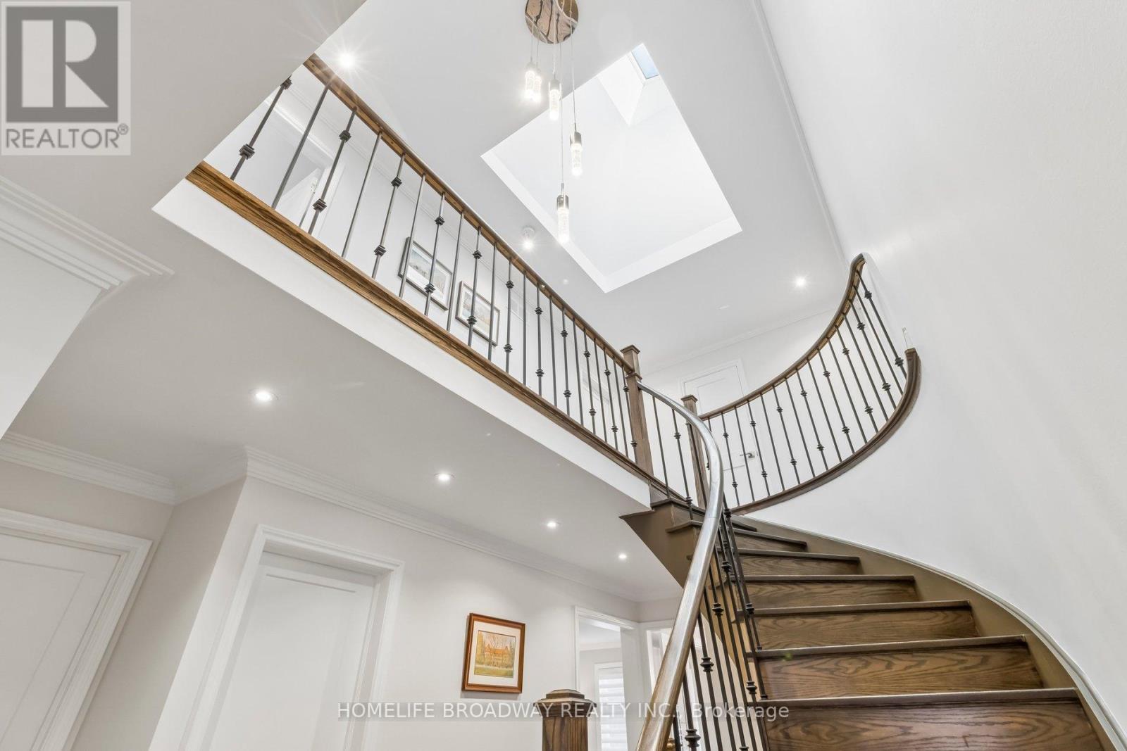 17 Garview Court, Vaughan, Ontario  L4L 8N7 - Photo 6 - N12915836