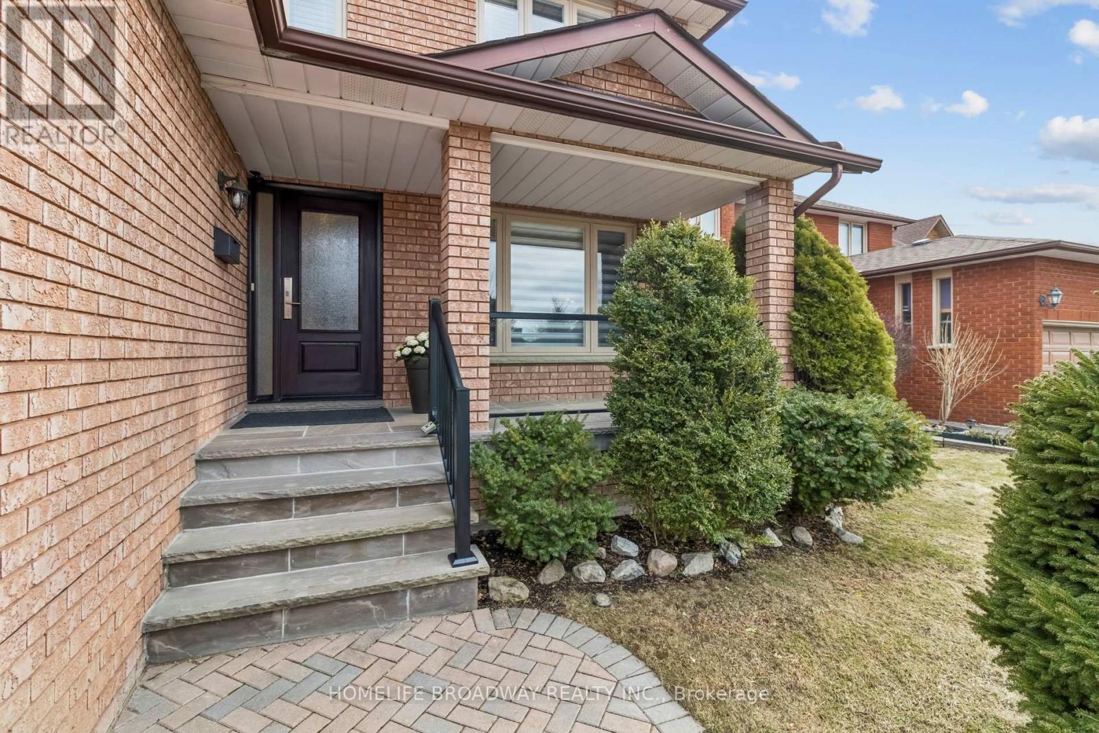 17 Garview Court, Vaughan, Ontario  L4L 8N7 - Photo 2 - N12915836