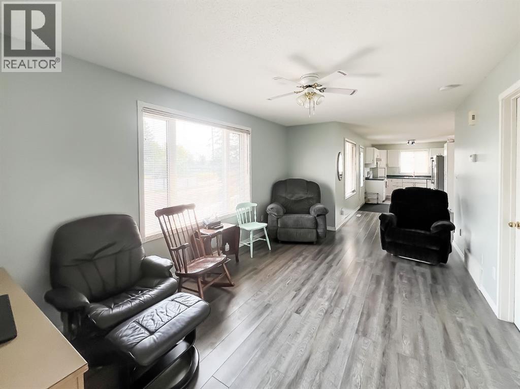 143 Peace River Ave, Rural Big Lakes County, Alberta  T0G 1J0 - Photo 12 - A2254580