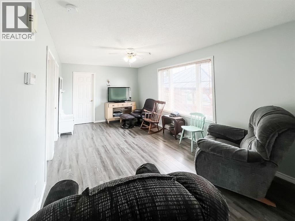 143 Peace River Ave, Rural Big Lakes County, Alberta  T0G 1J0 - Photo 11 - A2254580