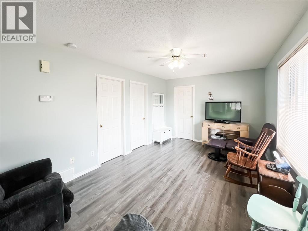 143 Peace River Ave, Rural Big Lakes County, Alberta  T0G 1J0 - Photo 13 - A2254580