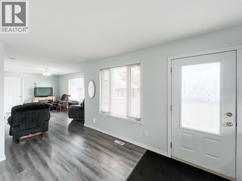 143 Peace River Ave, Rural Big Lakes County, Alberta  T0G 1J0 - Photo 10 - A2254580