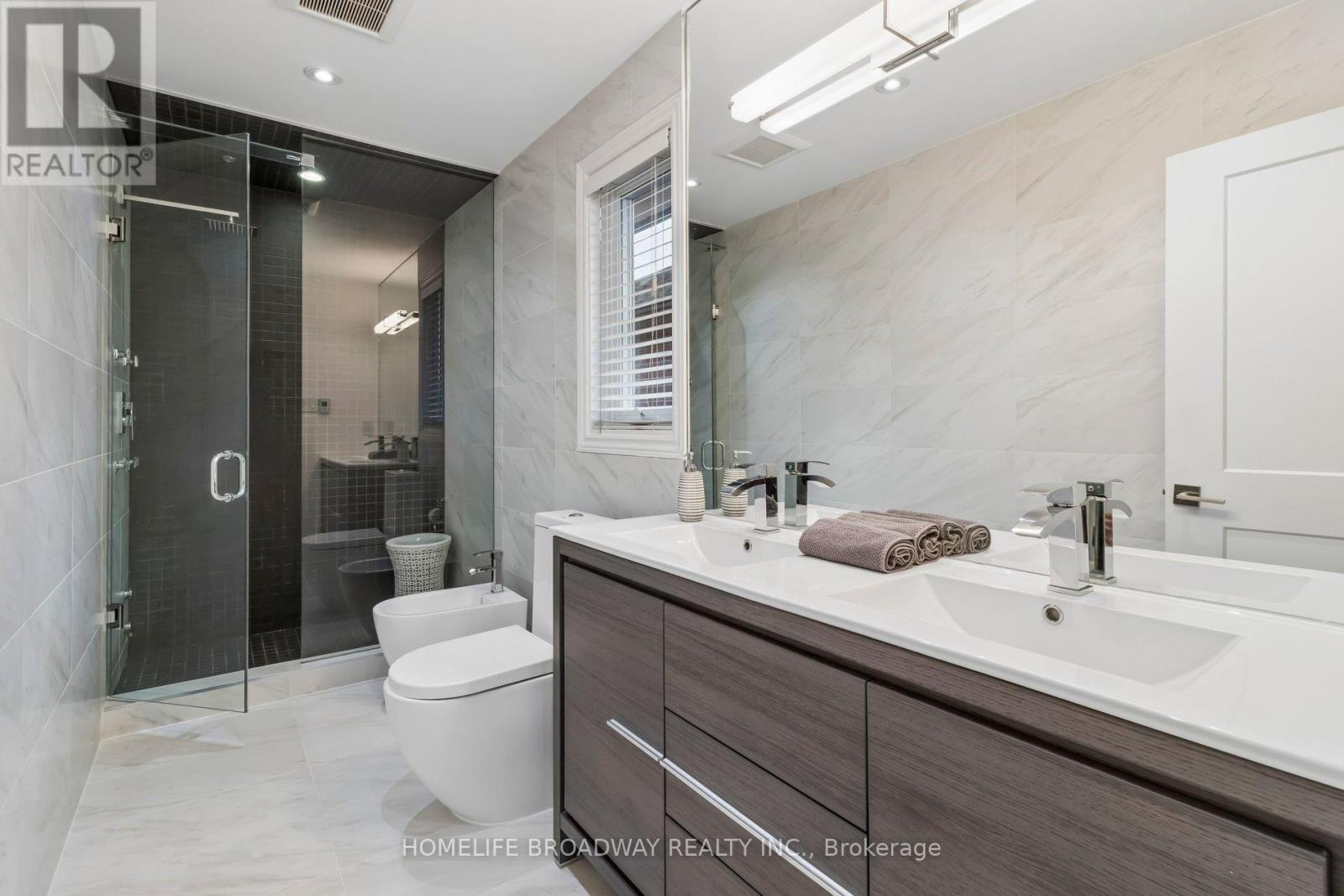 17 Garview Court, Vaughan, Ontario  L4L 8N7 - Photo 21 - N12915836