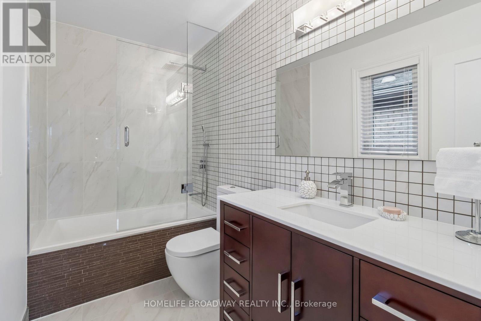 17 Garview Court, Vaughan, Ontario  L4L 8N7 - Photo 24 - N12915836