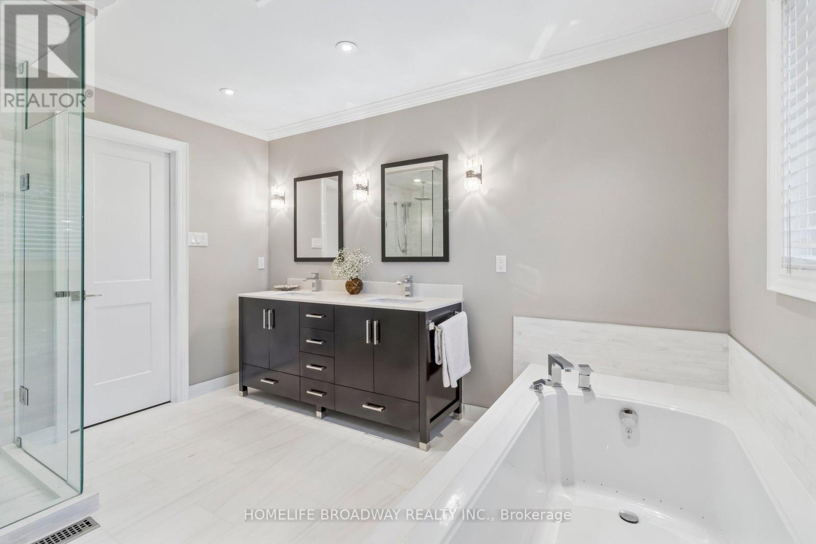 17 Garview Court, Vaughan, Ontario  L4L 8N7 - Photo 29 - N12915836