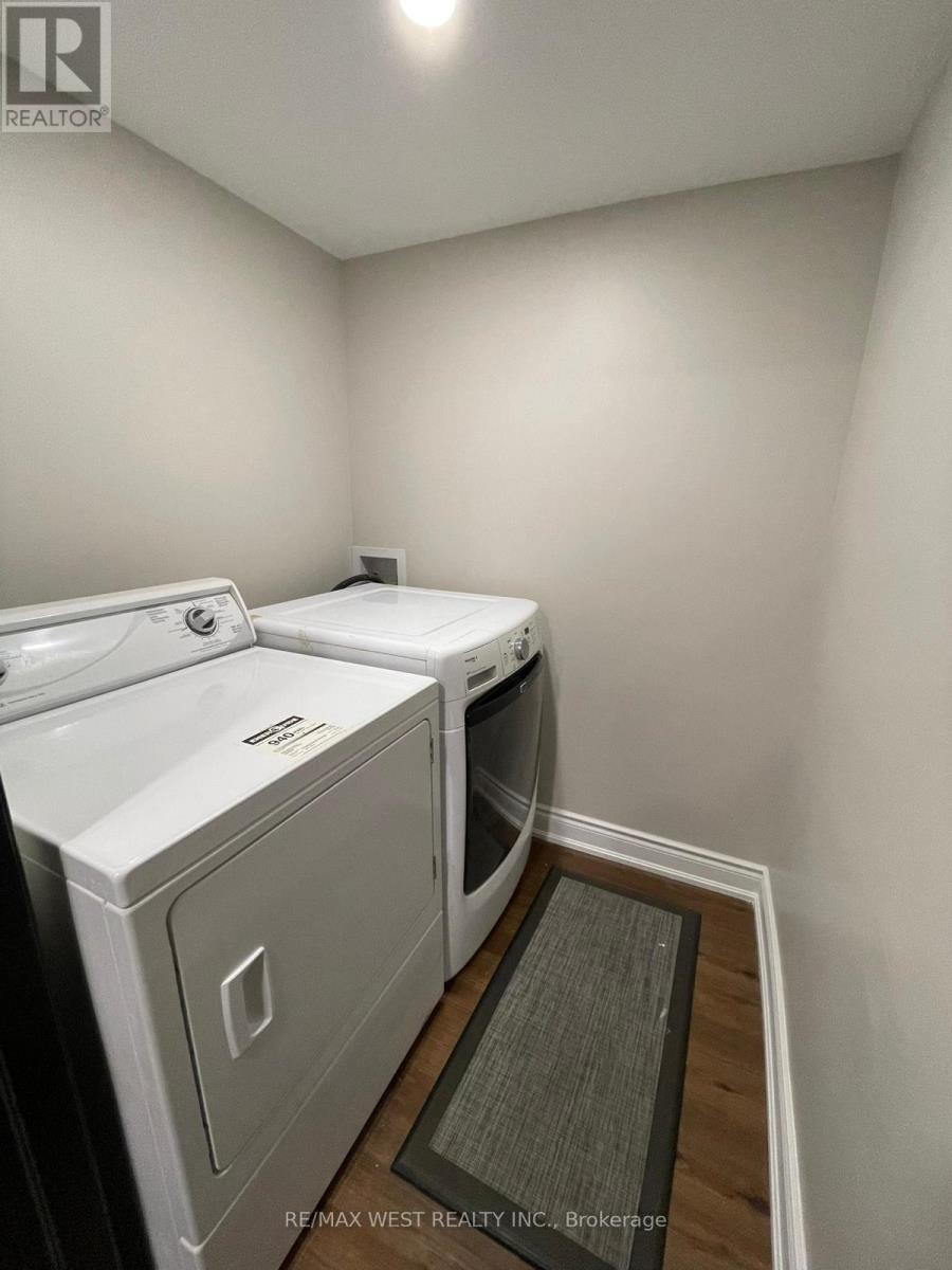 Lower - 5481 Glen Erin Drive, Mississauga, Ontario  L5M 5C8 - Photo 5 - W12872520